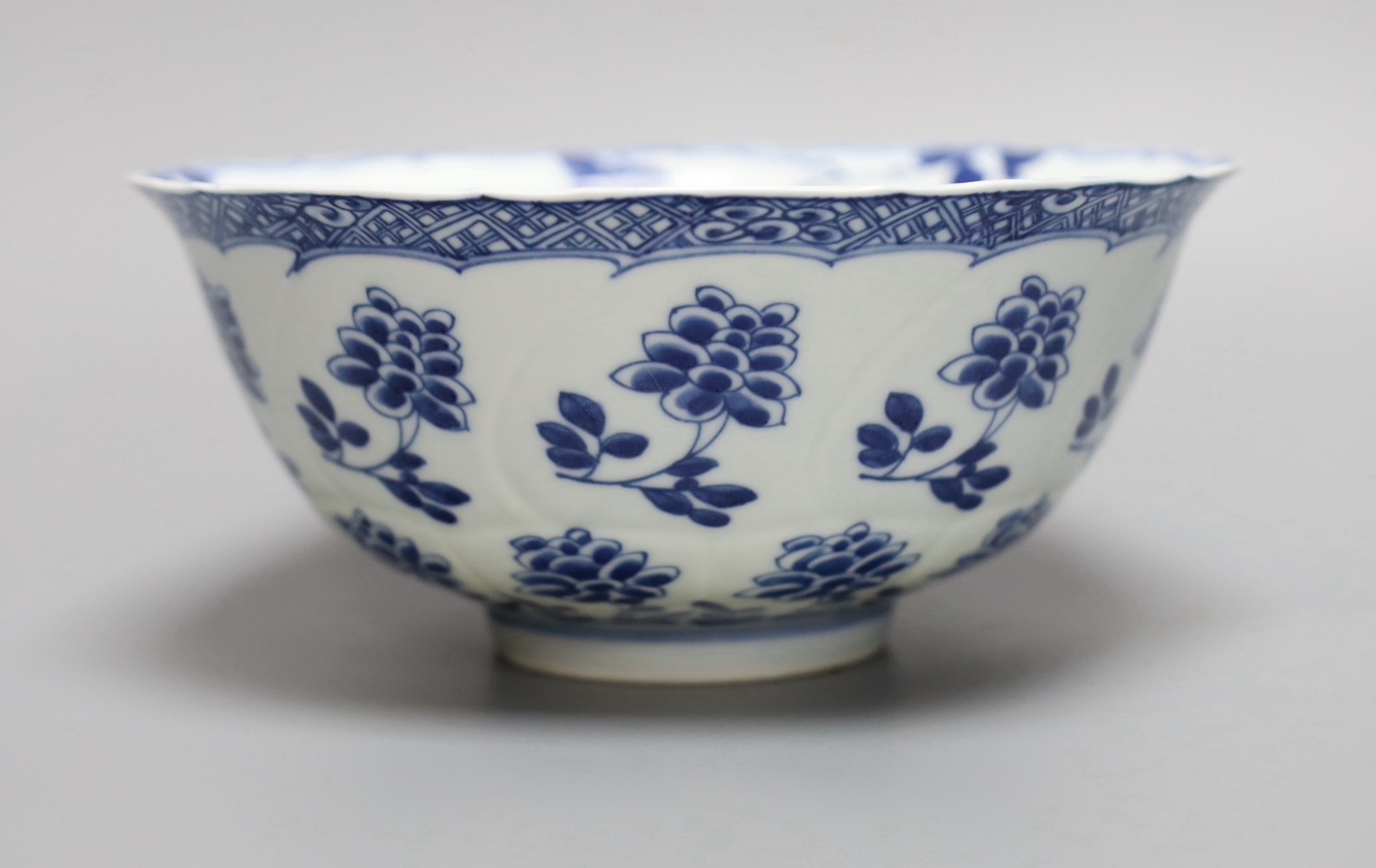 A Chinese blue and white bowl, 18.5cm diameter 60-80